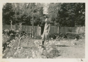 Image: Miriam MacMillan looking at Hettasch's garden
